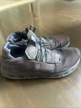 Men’s Black Slip-On Athletic Sneakers with Responsive Cushioning